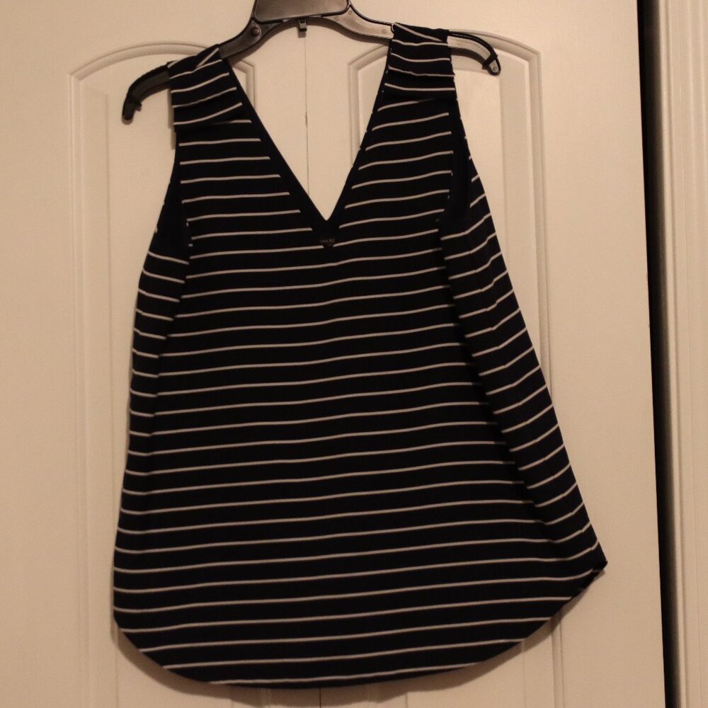 EUC Banana Republic V-neck sleeveless blouse size Large